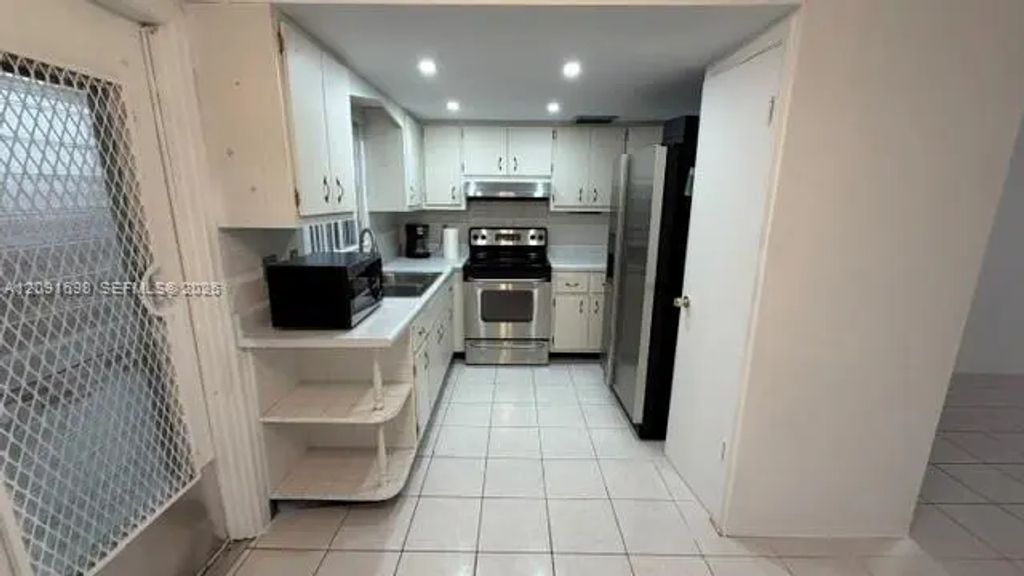 1722 Mayo Street #101, Hollywood