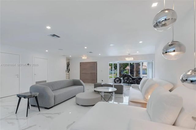 3 of 39 - 20501 Ne 22nd Place, Miami, FL