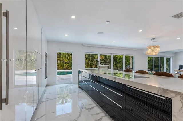 5 of 39 - 20501 Ne 22nd Place, Miami, FL
