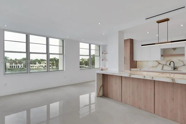 4 of 58 - N/A, Miami Beach, FL