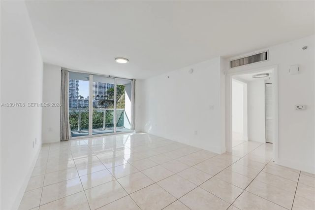 4 of 24 - 31 Se 5th Street #409, Miami, FL