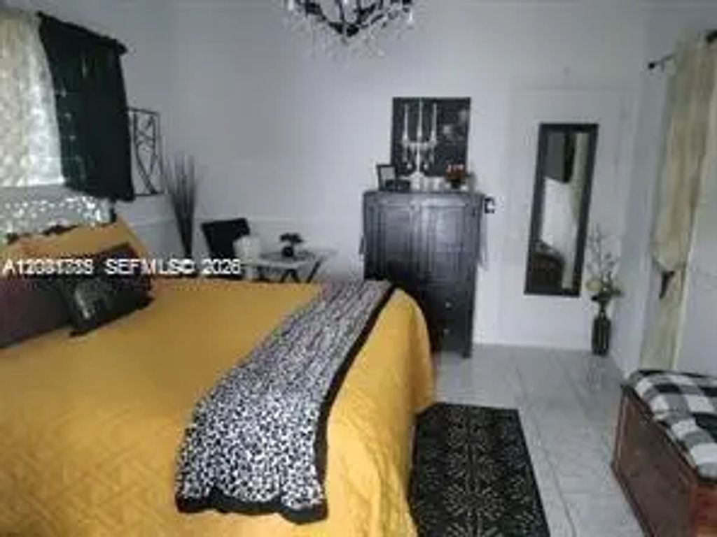 1130 Ne 201st Terrace #b, Miami