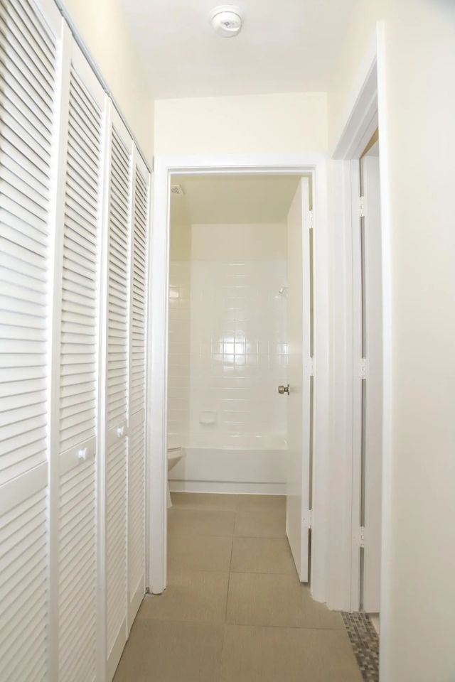 5 of 24 - 2007 W Lakeview Drive W, Royal Palm Beach, FL