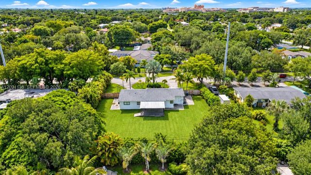 3 of 30 - 9401 Sw 82nd Avenue, Miami, FL
