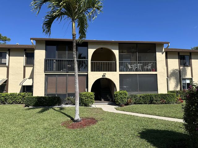 236 Pine Hov Circle #d-2, Greenacres