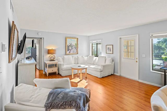 4 of 16 - 236 Pine Hov Circle #d-2, Greenacres, FL
