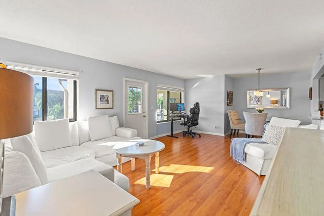 5 of 16 - 236 Pine Hov Circle #d-2, Greenacres, FL