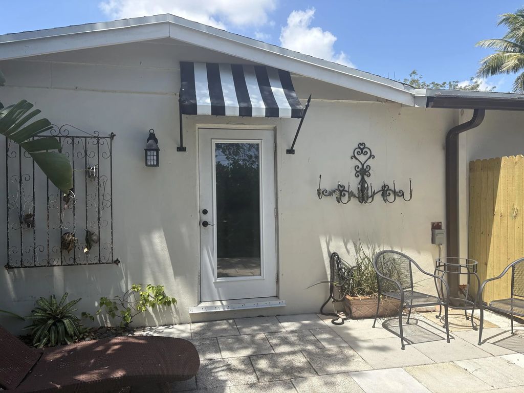 2565 Meadow Road, West Palm Beach