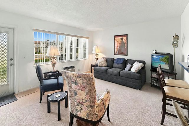 4 of 15 - 339 Northampton Q, West Palm Beach, FL