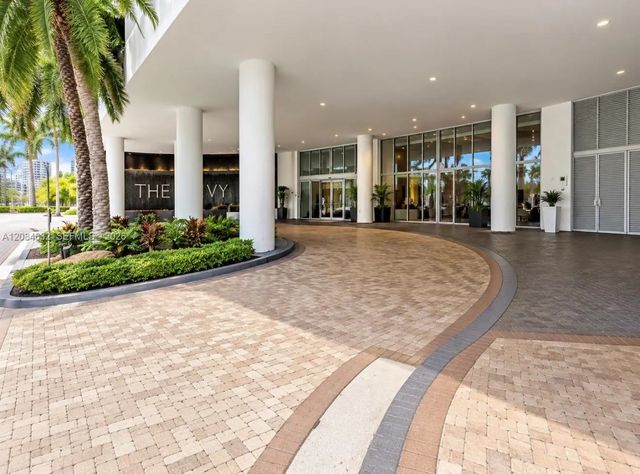 2 of 17 - 90 Sw 3rd Street #1403, Miami, FL