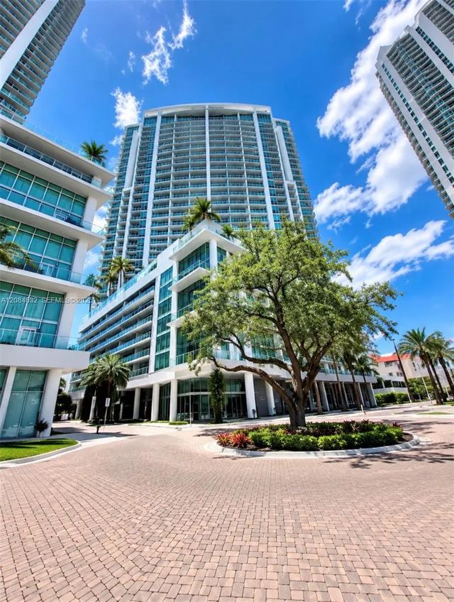 3 of 17 - 90 Sw 3rd Street #1403, Miami, FL