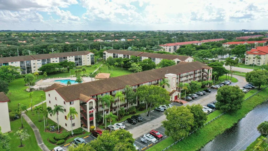 12750 Sw 15th Street, Pembroke Pines