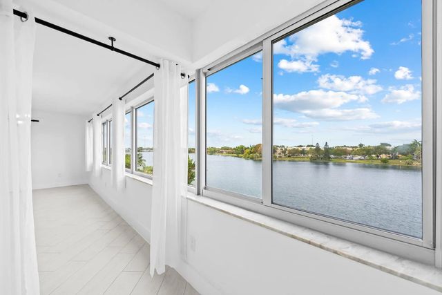 5 of 19 - 877 Ne 195th Street #422, Miami, FL