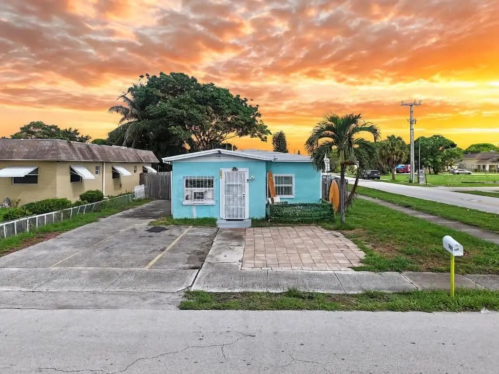 207 Sw 4th Street, Deerfield Beach