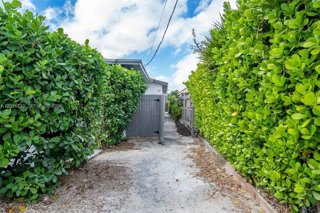 3 of 43 - 2230 Sw 60th Court, Miami, FL