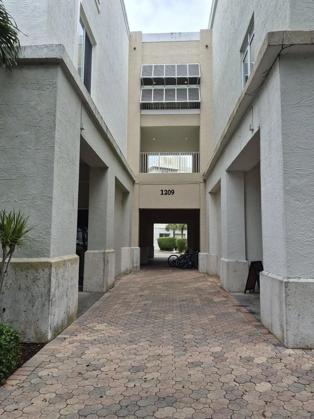 3 of 20 - 1209 Main Street #205, Jupiter, FL