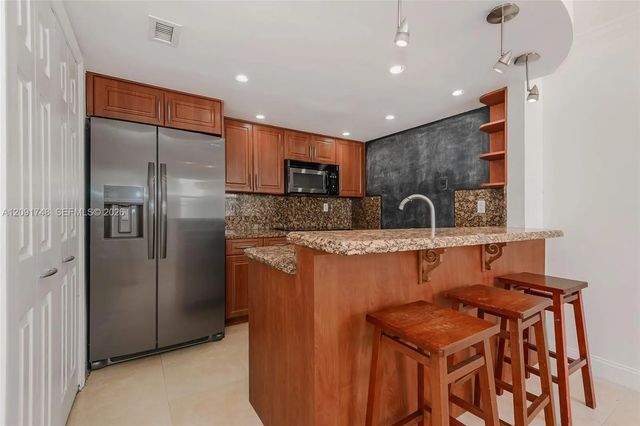 4 of 19 - 4520 Sw 68th Ct Circle #25-5, Miami, FL