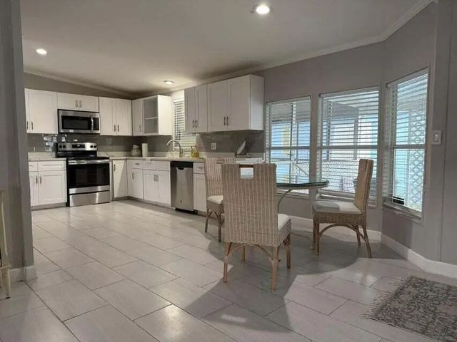 4 of 20 - 6085 Seashore  Drive, Atlantis, FL