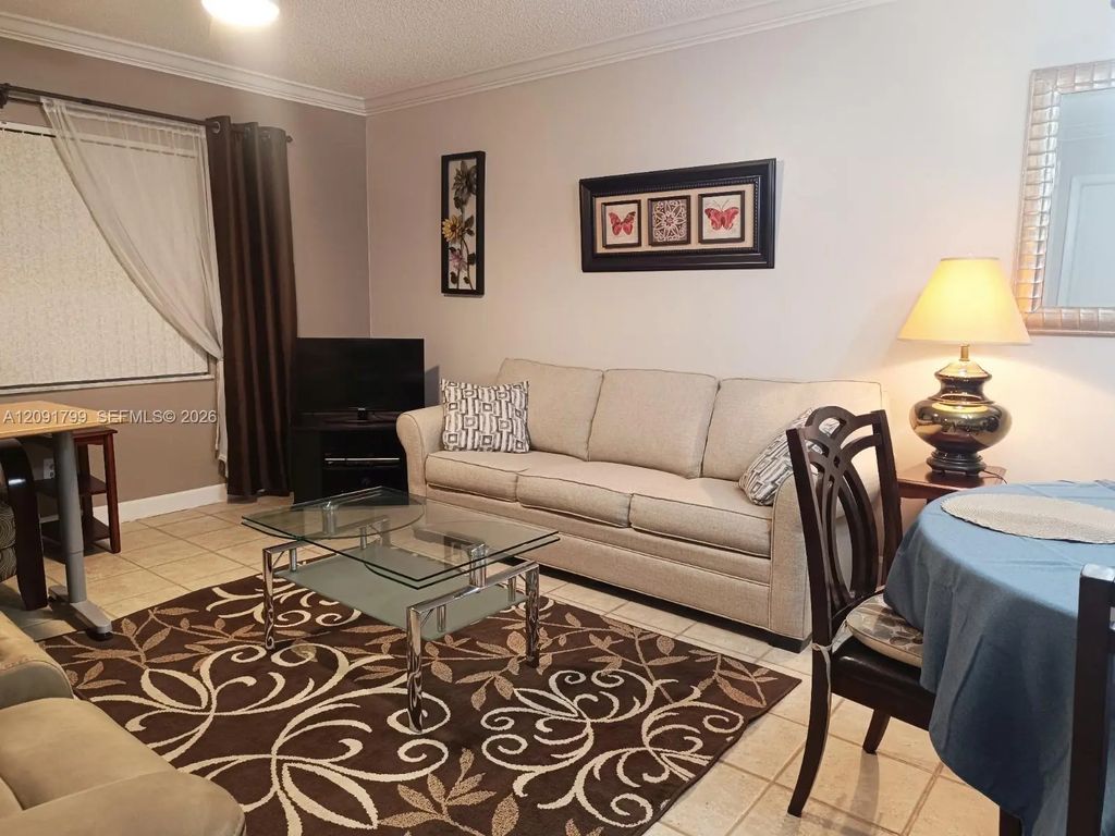 1560 Mckinley Street #116w, Hollywood