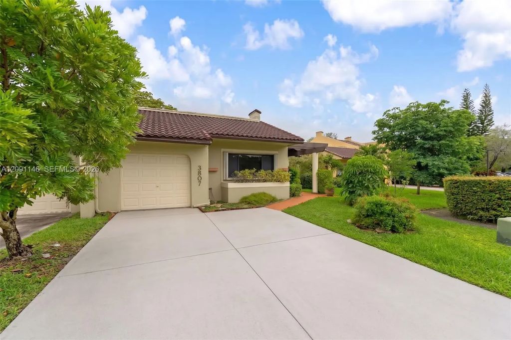 3807 Alcantara Avenue #a-77, Doral