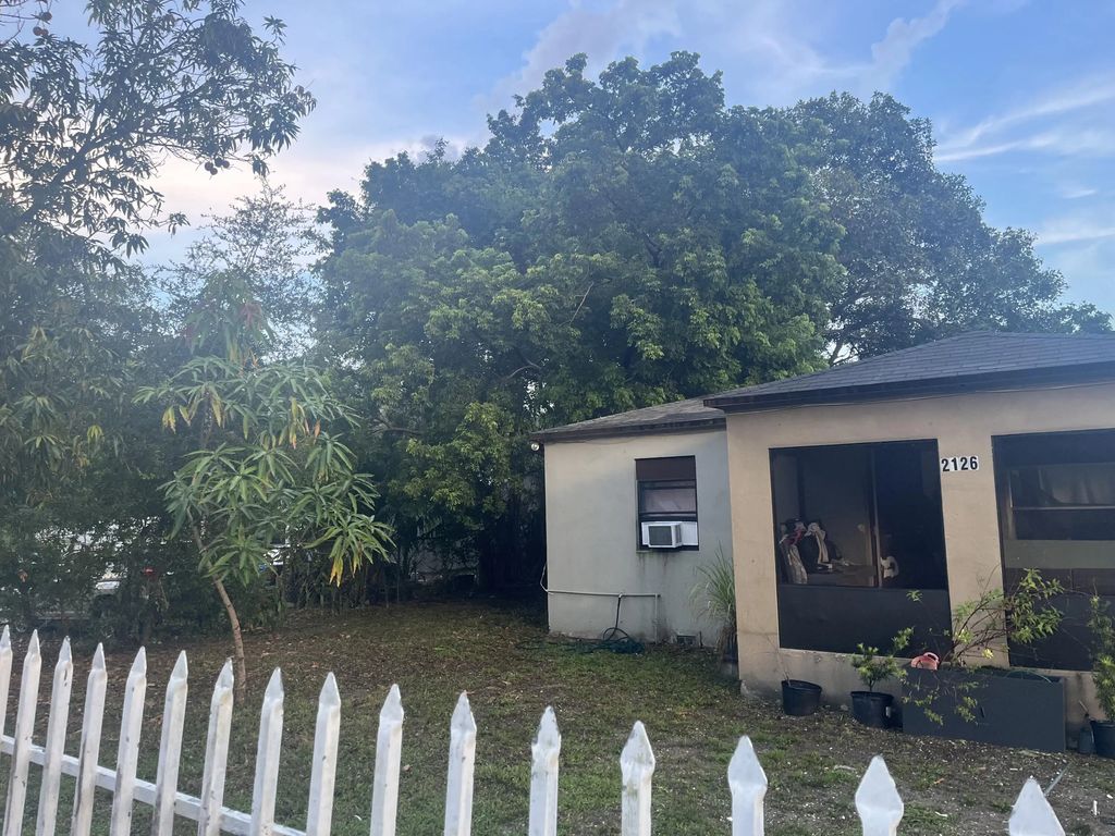 2126 Nw 92nd Street, Miami
