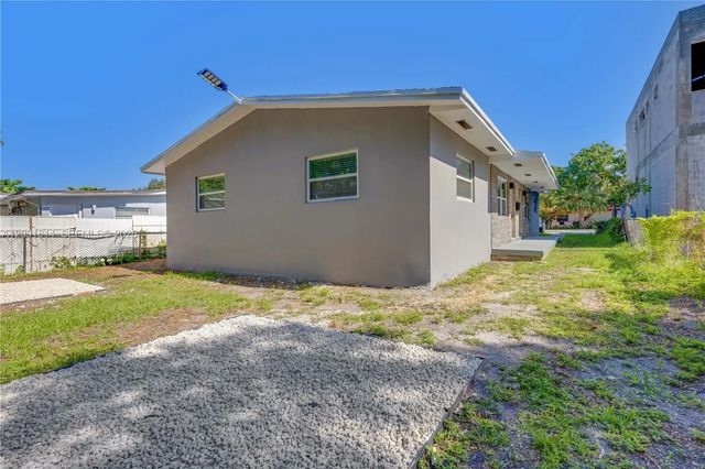 4 of 20 - 2510 Ne 182nd Terrace, North Miami Beach, FL