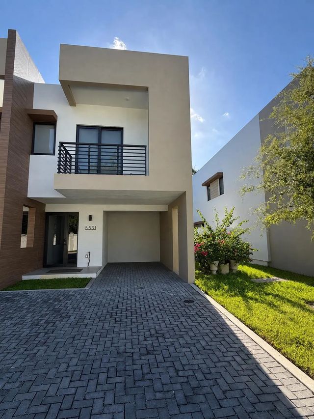 2 of 26 - 5531 W Oak Way, Fort Lauderdale, FL