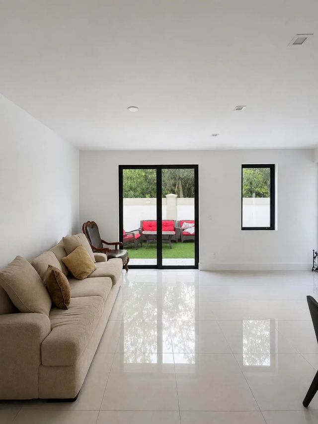 4 of 26 - 5531 W Oak Way, Fort Lauderdale, FL