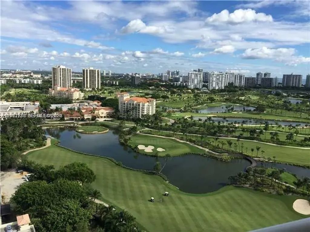 19501 W Country Club Drive #2413, Aventura