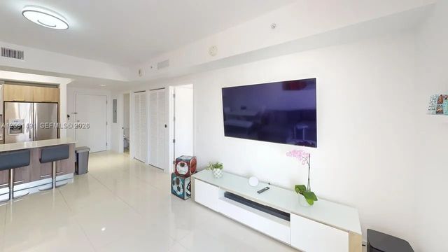 2 of 13 - 5300 Paseo Boulevard #1607, Doral, FL