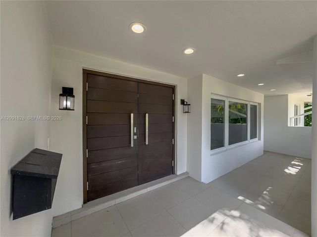 3 of 35 - 20405 Ne 22nd Place, Miami, FL