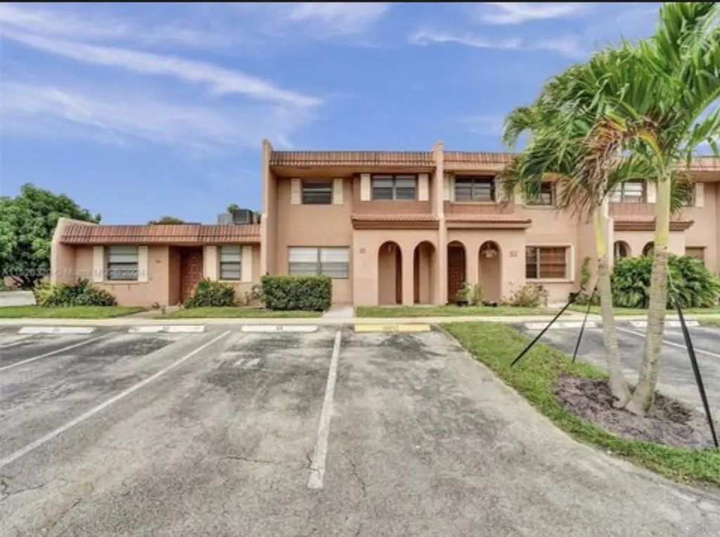 31 Seville Circle #2-49, Davie