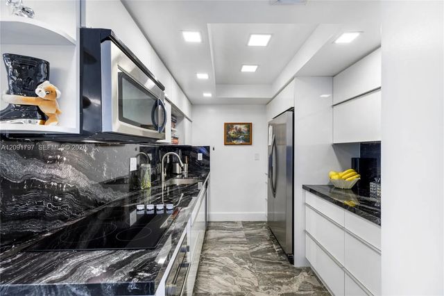 4 of 45 - 20355 Ne 34th Court #1422, Aventura, FL