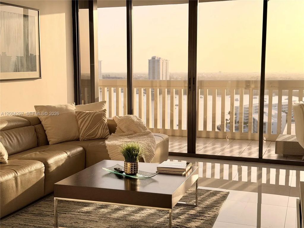 1000 W Island Boulevard #1911, Aventura