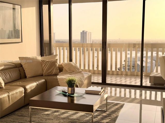 1000 W Island Boulevard #1911, Aventura