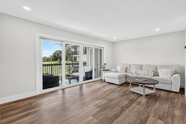 4 of 34 - 18449 Se Wood Haven Lane #e, Jupiter, FL