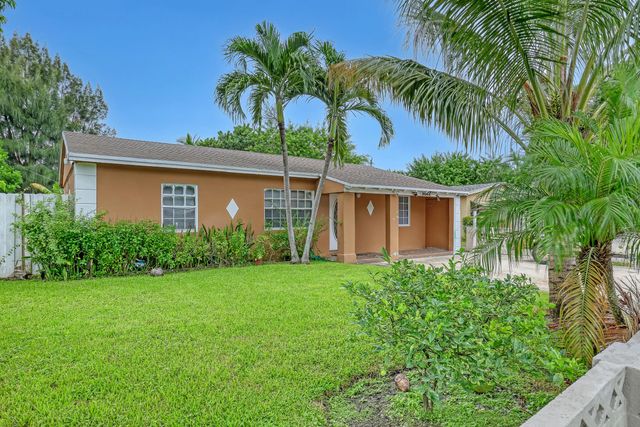 3 of 25 - 1627 4th Court Ne, Boynton Beach, FL