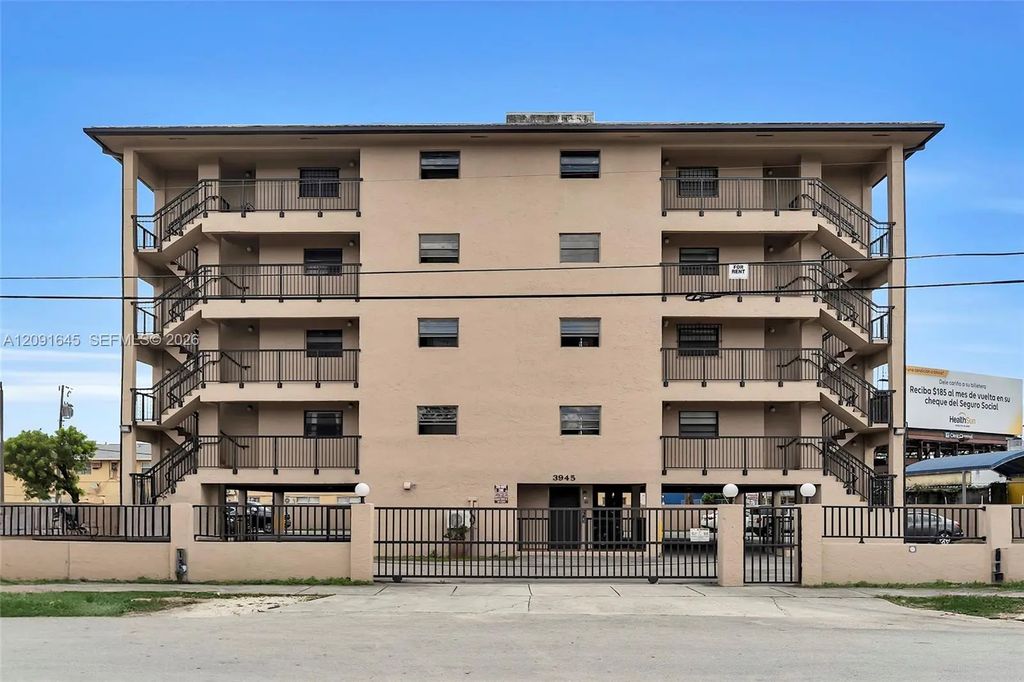3945 Sw 89th Avenue #203, Miami