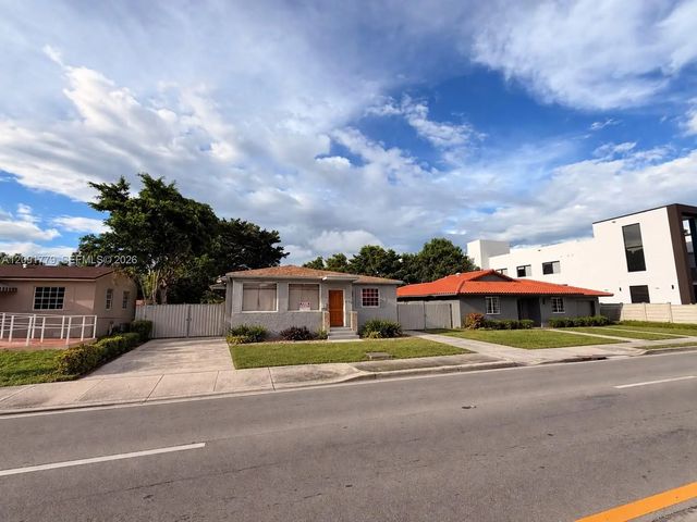 4 of 5 - 275 E 49th Street, Hialeah, FL