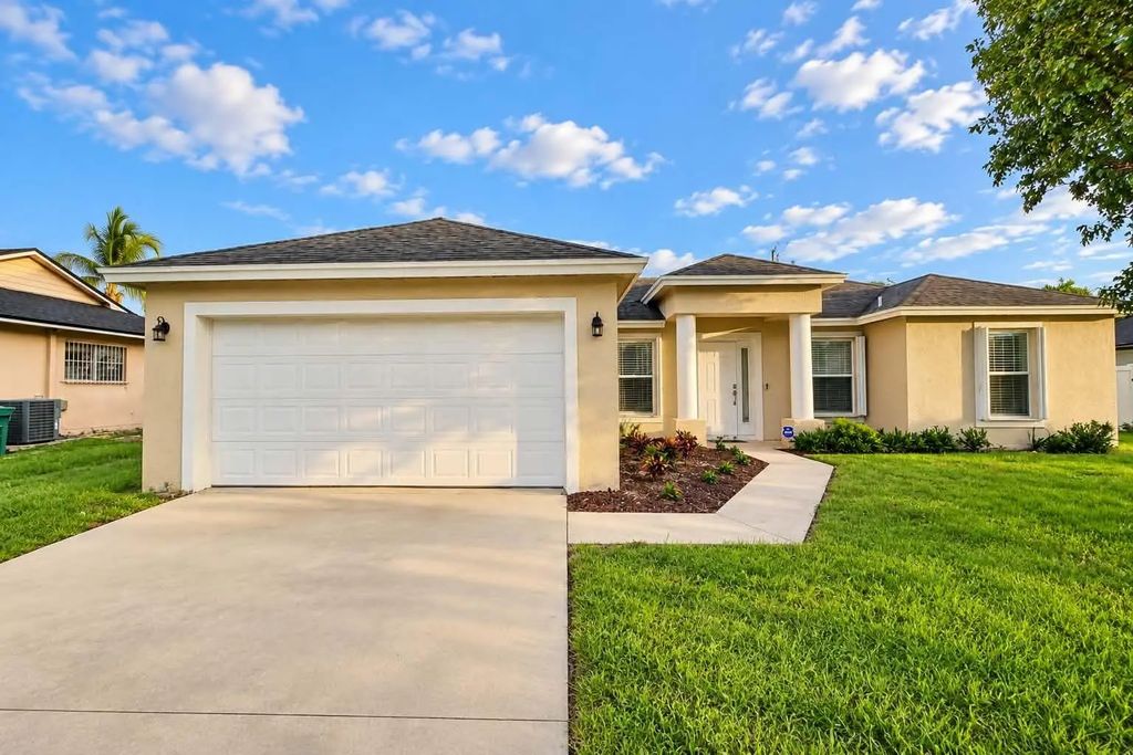 326 Se Starfish Avenue, Port St. Lucie