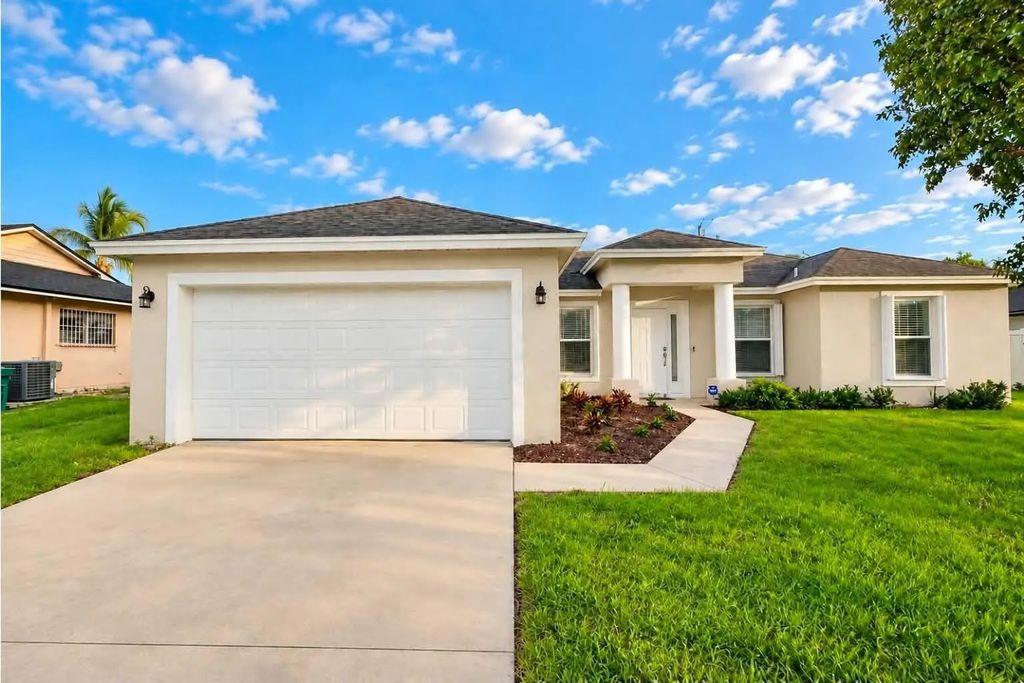 326 Se Starfish Avenue, Port St. Lucie