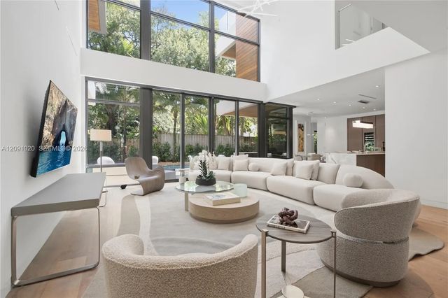 3 of 54 - 2803 Crystal Court, Miami, FL
