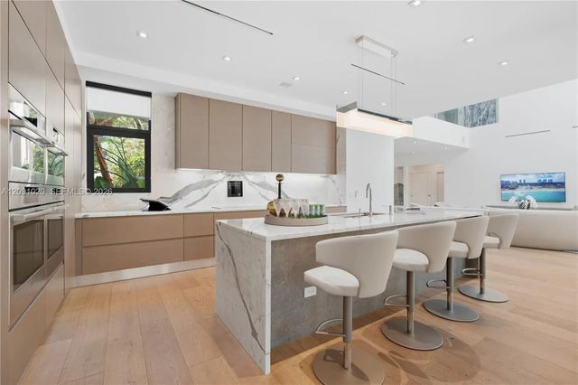 4 of 54 - 2803 Crystal Court, Miami, FL