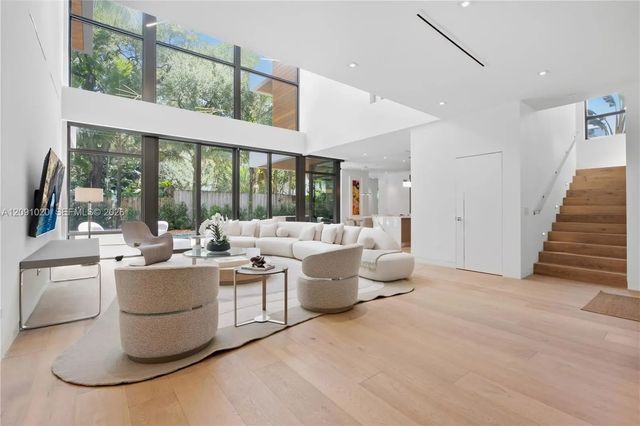 5 of 54 - 2803 Crystal Court, Miami, FL