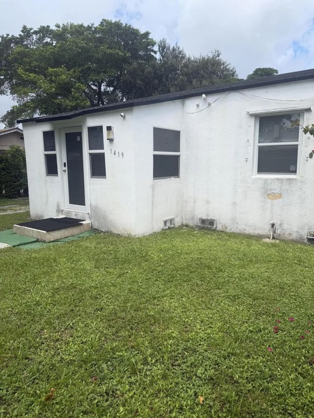 2 of 27 - 1419 Nw 44th Street #1, Miami, FL