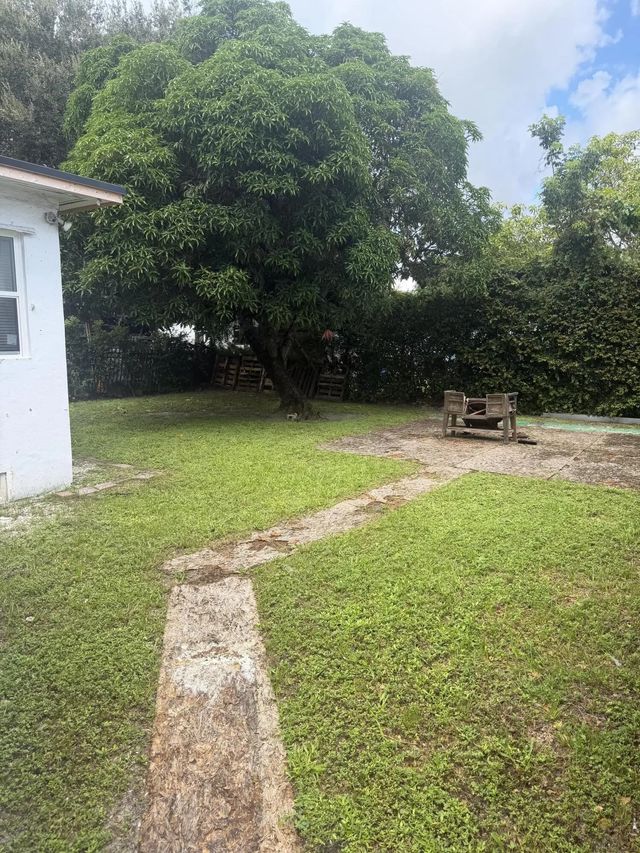 4 of 27 - 1419 Nw 44th Street #1, Miami, FL