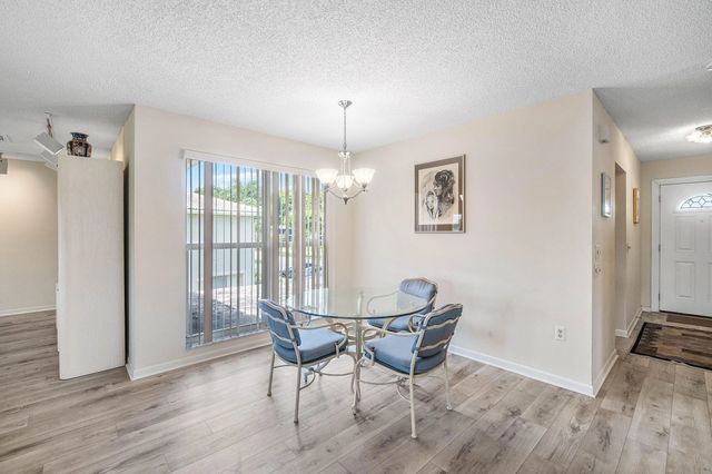 4 of 62 - 37 Stratford Lane W #d, Boynton Beach, FL