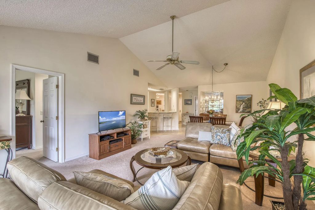 6275 Se Charleston Place #b203, Hobe Sound