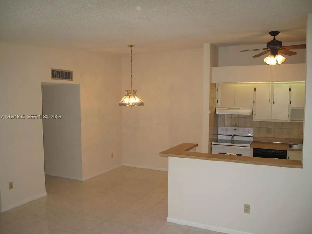 9940 S Belfort Circle #203, Tamarac