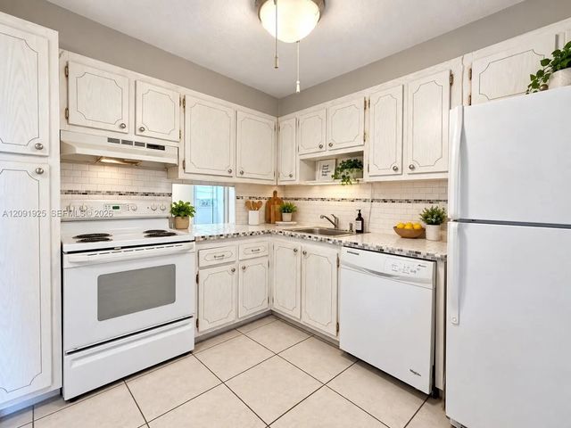 3 of 17 - 300 Berkley Road #203, Hollywood, FL